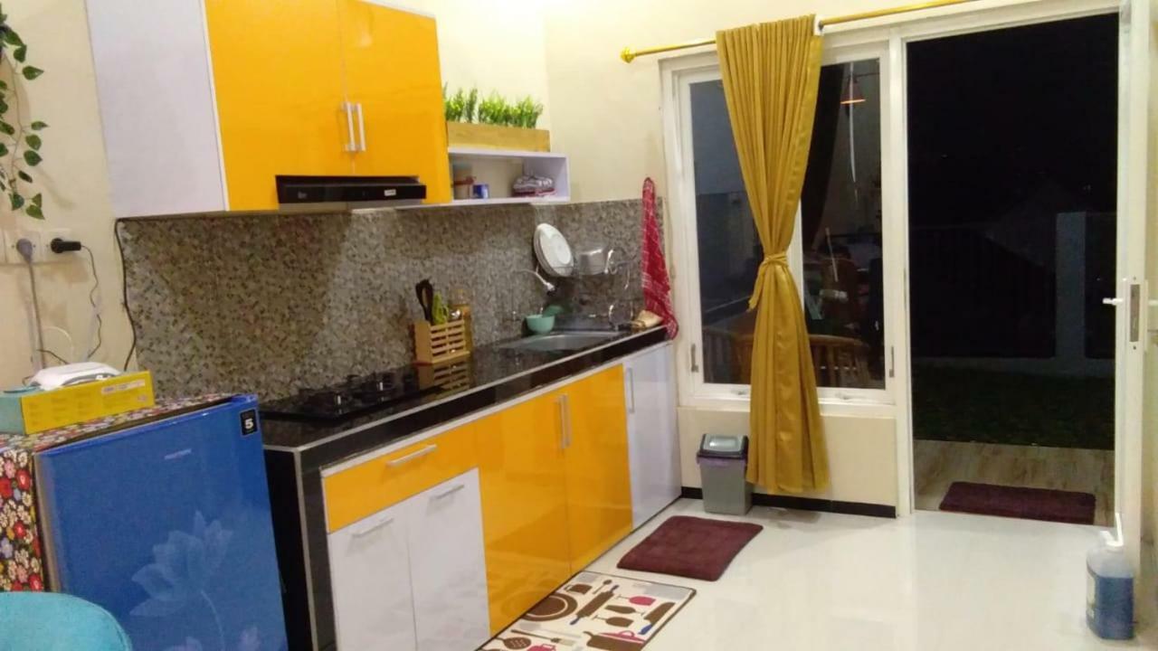 Homestay Wahyudi 1 Syariah Tlekung Ngoại thất bức ảnh