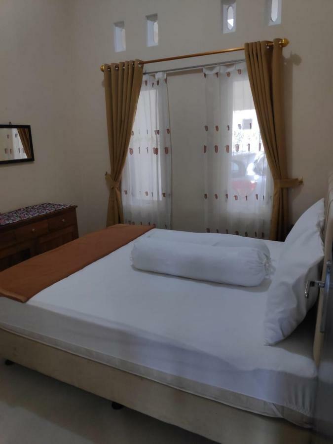 Homestay Wahyudi 1 Syariah Tlekung Ngoại thất bức ảnh