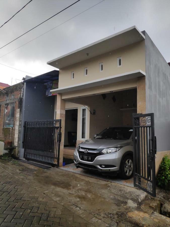 Homestay Wahyudi 1 Syariah Tlekung Ngoại thất bức ảnh